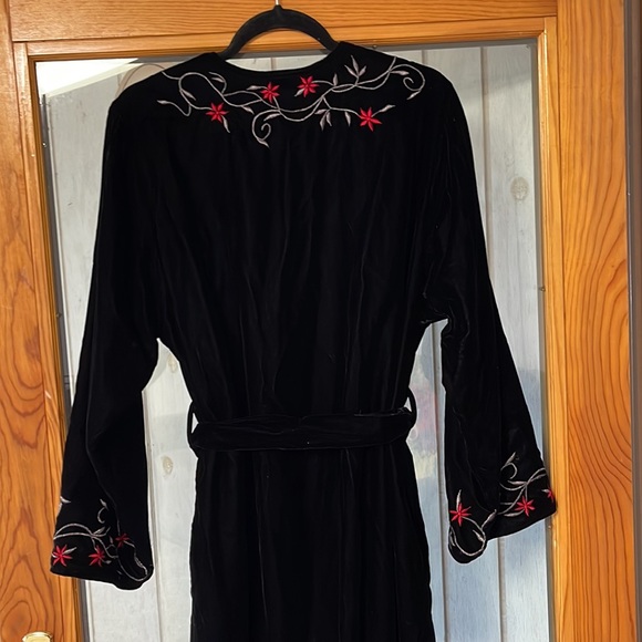 VICTORIA’S SECRET COLLECTION BLACK VELVET LONG ROBE S - Picture 7 of 8